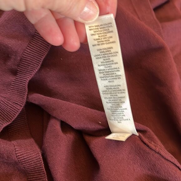 Chicos light weight long sleeve burgundy sweater Size 2 NWT - Picture 7 of 7